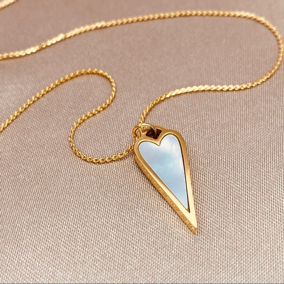 Luzy Jewelry Jewelry - 18K Gold Minimalist Heart Natural Mother of Pearl Pendant Dainty Chain Necklace